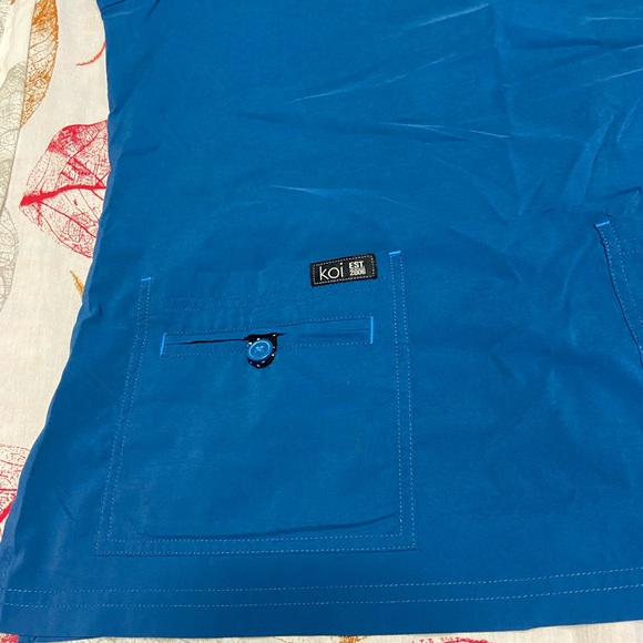 KOI BASICS V-Neck Cap Sleeve Scrub Top - Picture 2 of 7